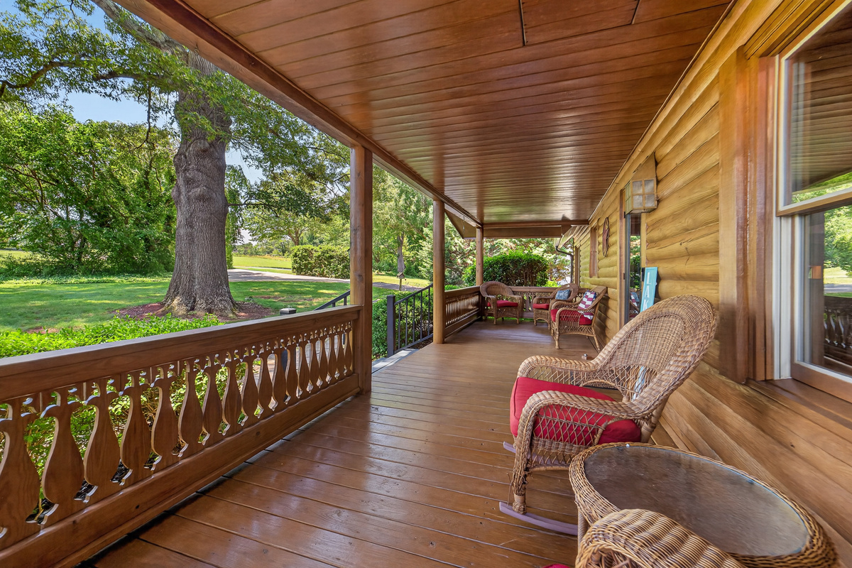 Front porch sittin’