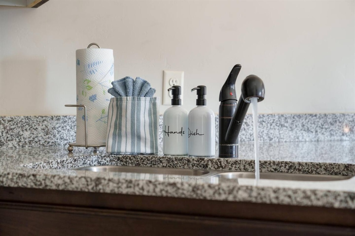 Fresh and tidy kitchen sink setup