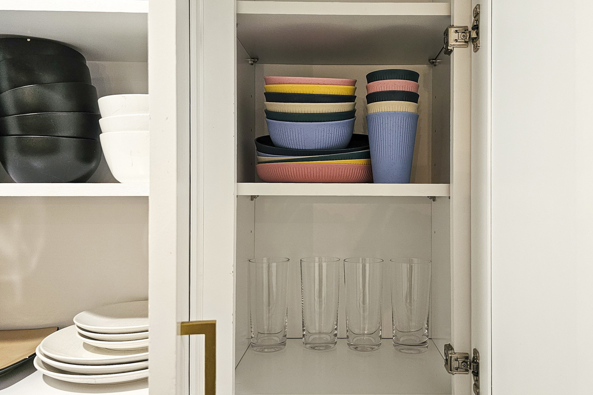 Vibrant dishware and sleek glasses ready for your culinary adventures!