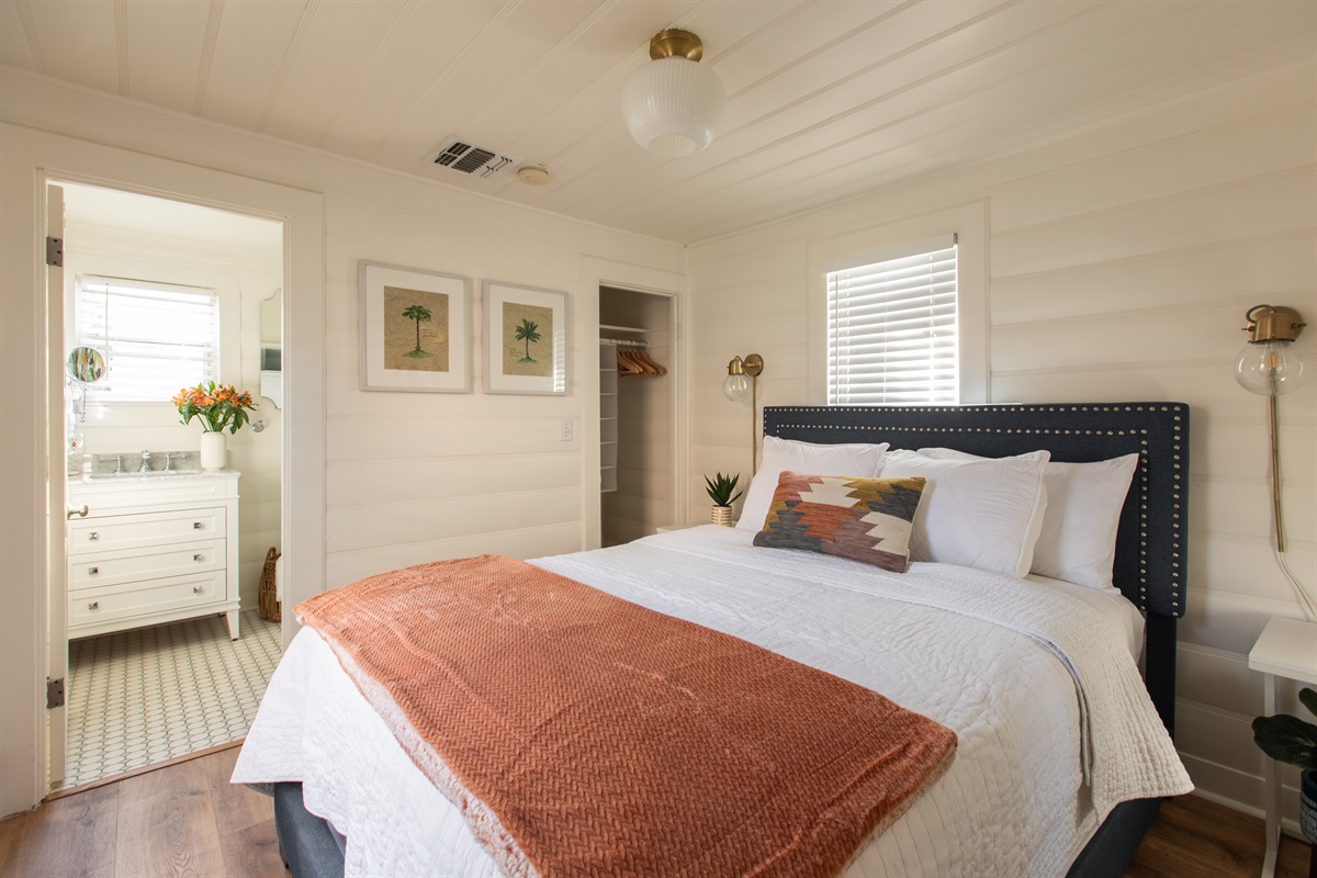 Garden 1bed/1bath bedroom with ensuite bathroom