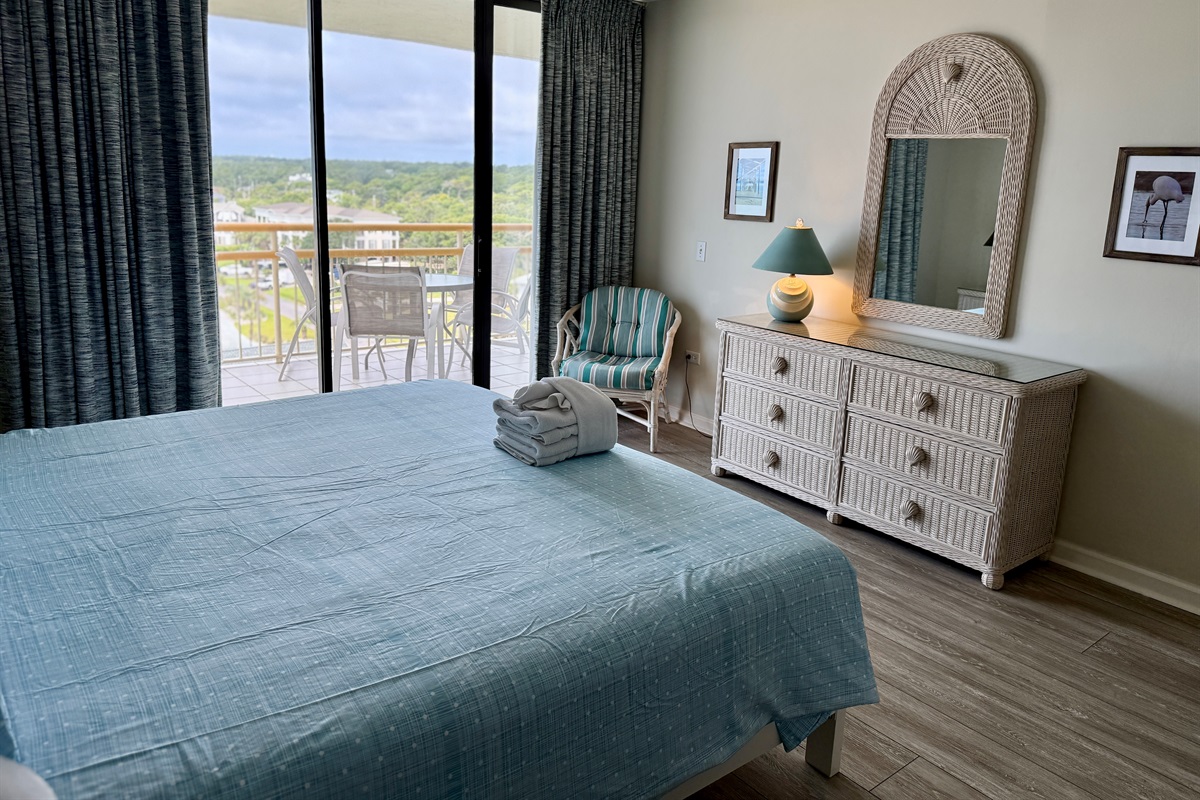 Master Bedroom w/King Bed and Smart TV