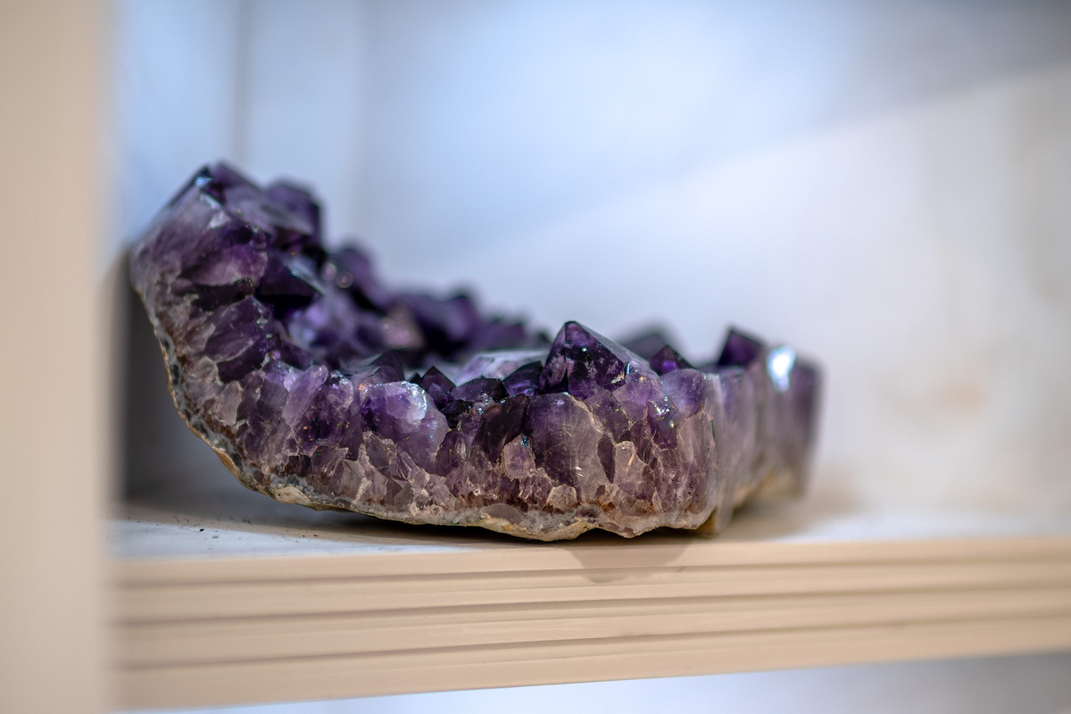 The home is decorated with many crystals that can be purchased if desired. Contact the host if you are interested. 