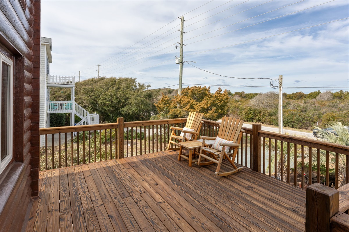 Deck seating area