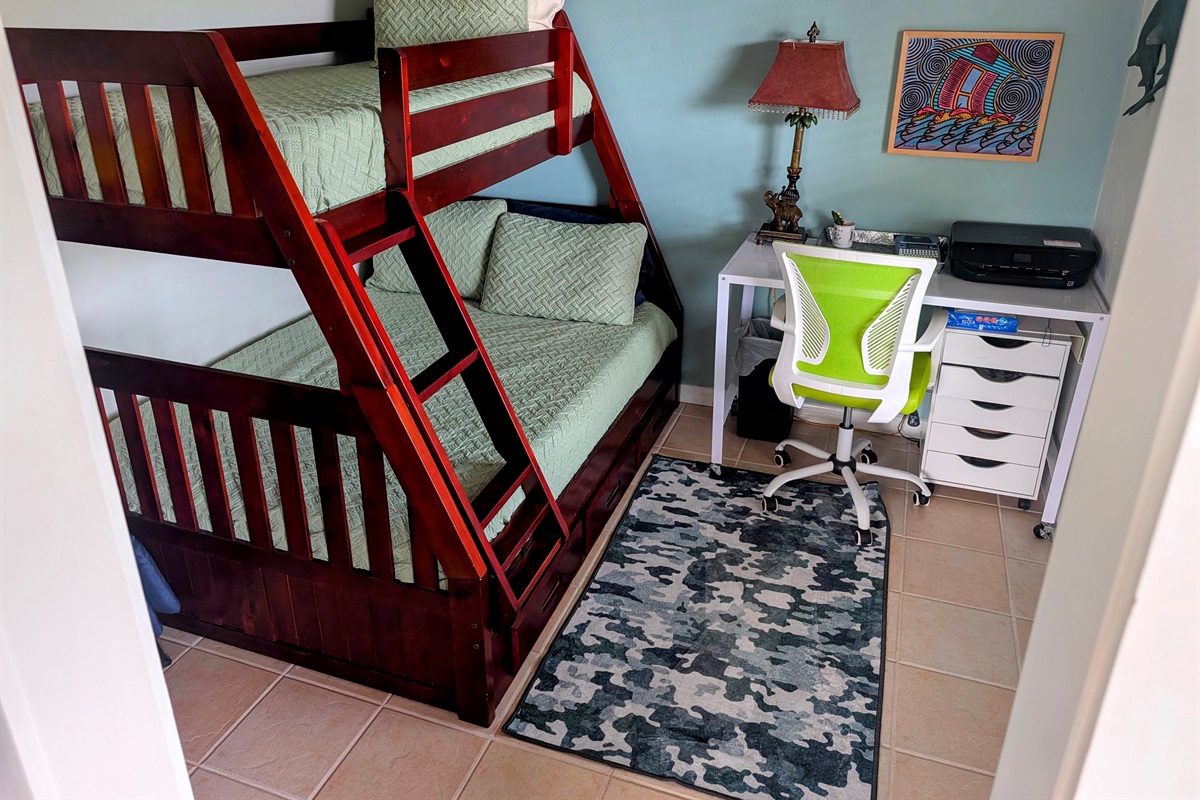 Bunkbed with Full and Twin beds