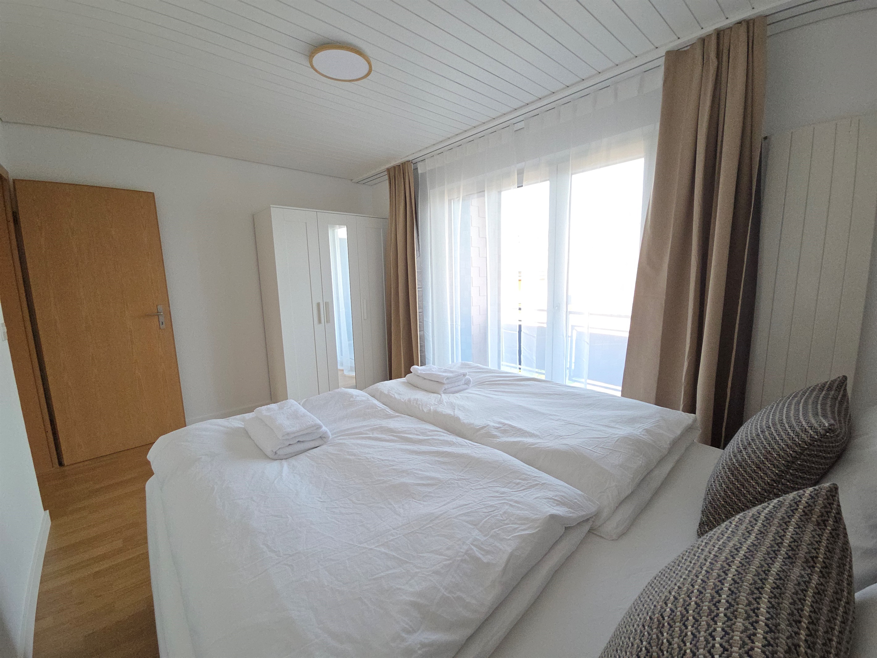 Bedroom 1 with King sized bed (180x200cm)