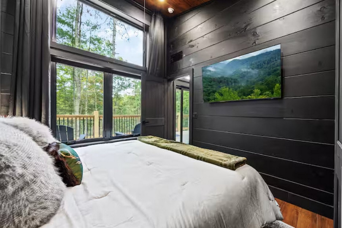 Smart TV in each King bedroom