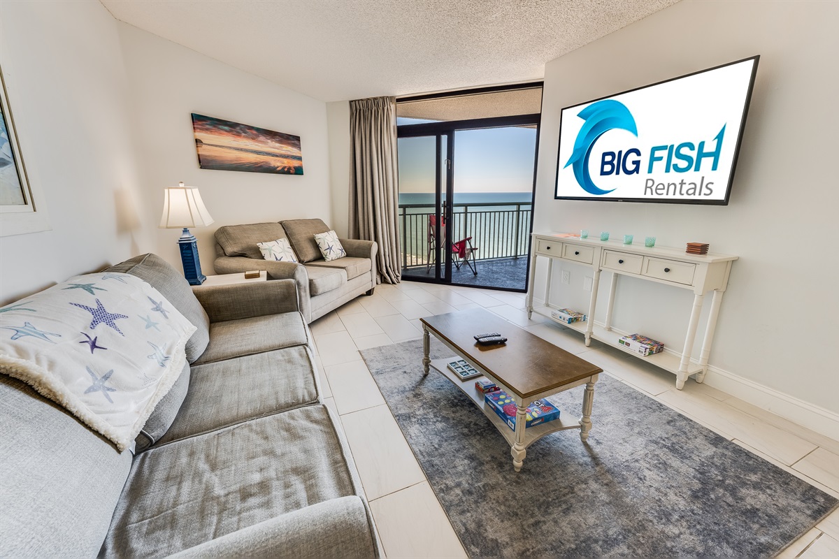 Living Room with Stunning Views🌊☀️