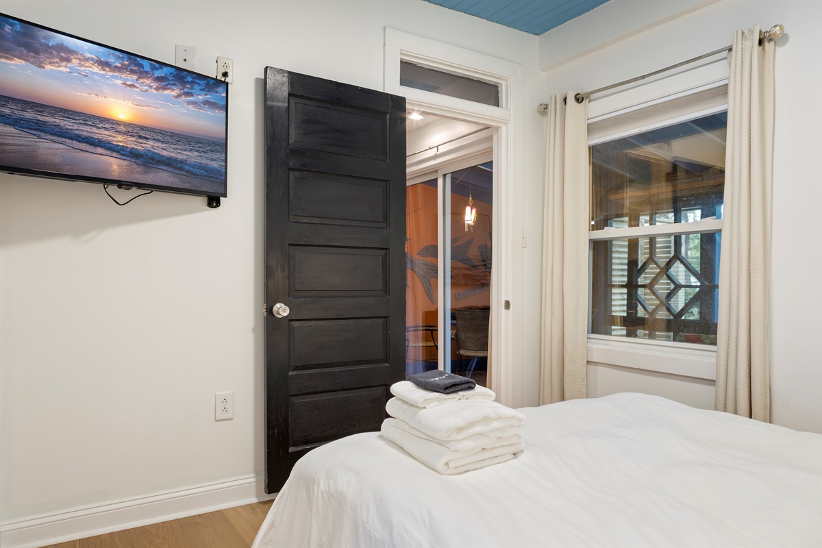 Bath and Bed linens provided