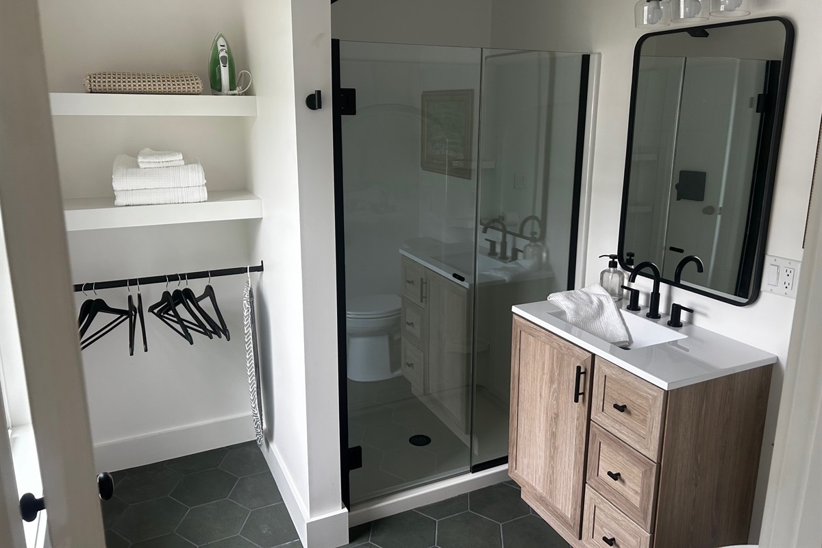 Upstairs Bath with Shower
