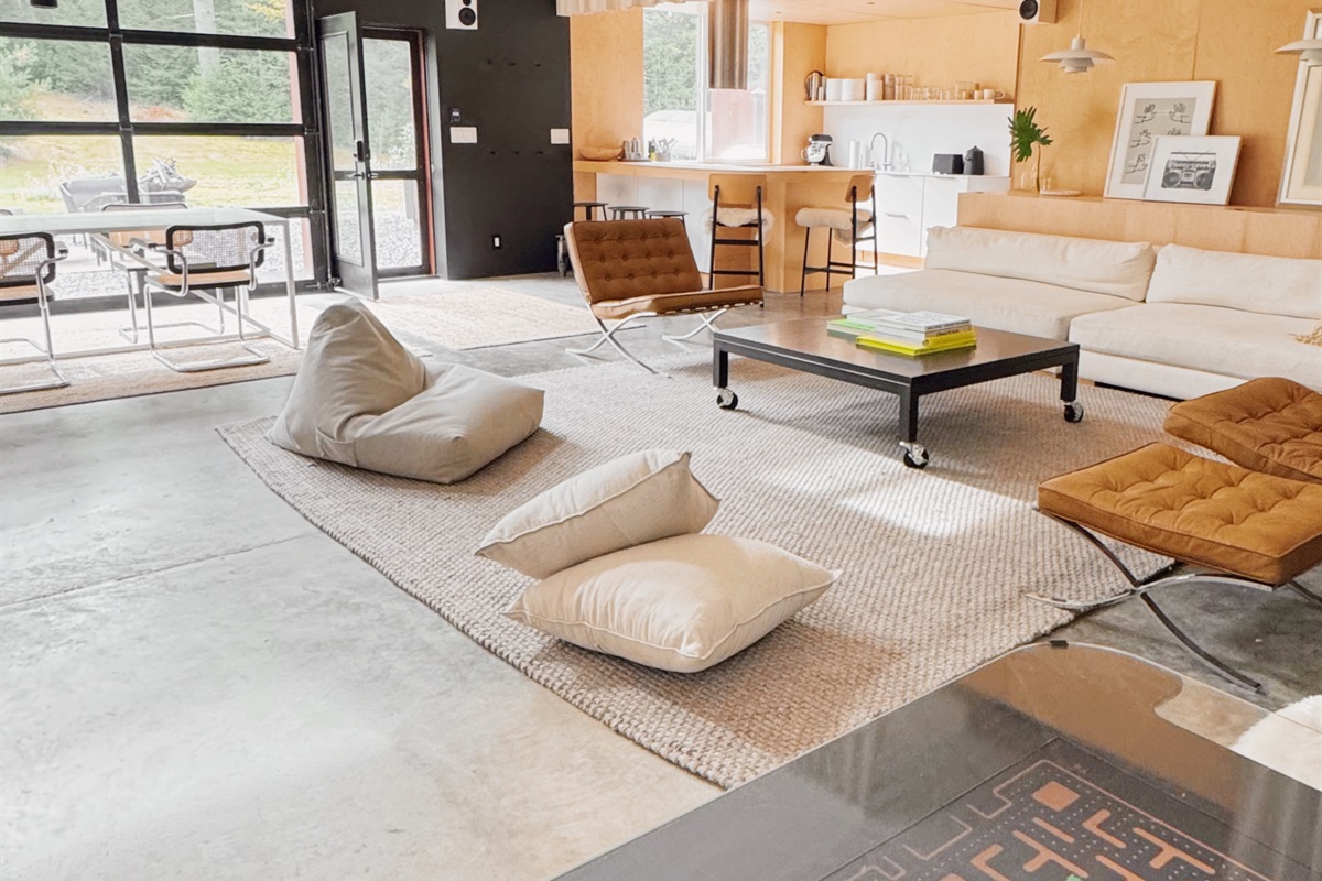 Arcade table with Ms. Pac-man and Frogger, and 400+ others.