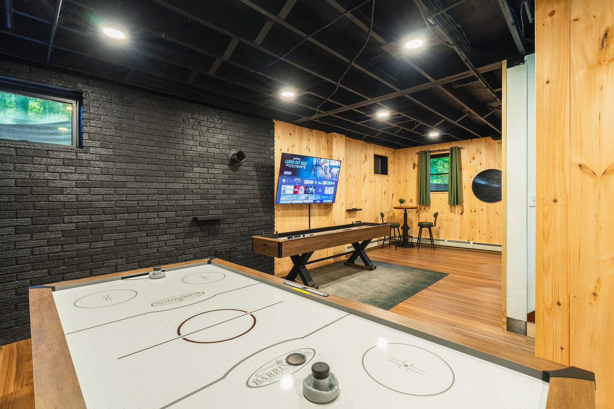 🏒 Air hockey, shuffleboard, 65" HDTV and high-top seating. Rainy days are solved.
