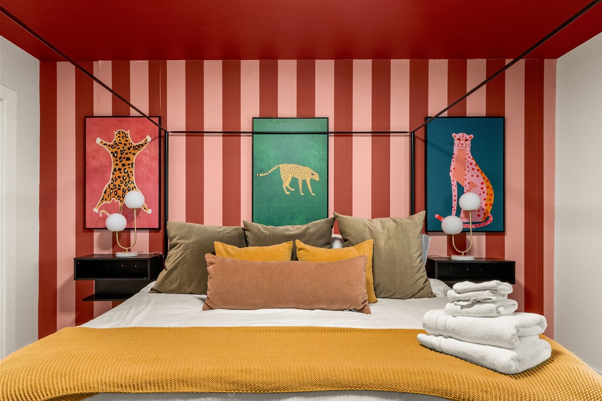 Comfortable bedroom with inviting decor and a restful atmosphere.