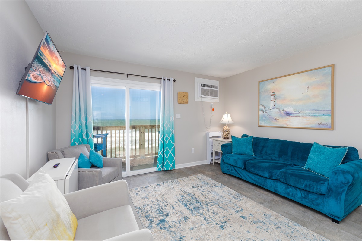 Living room with direct access to the balcony