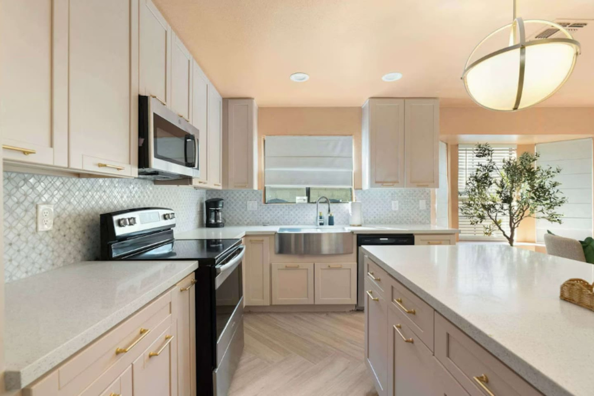 A kitchen that turns cooking into the best part of the trip.