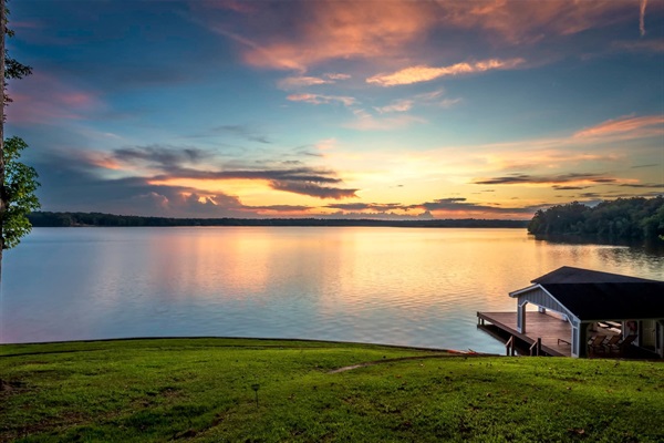 Beautiful Lake Views & Private Dock