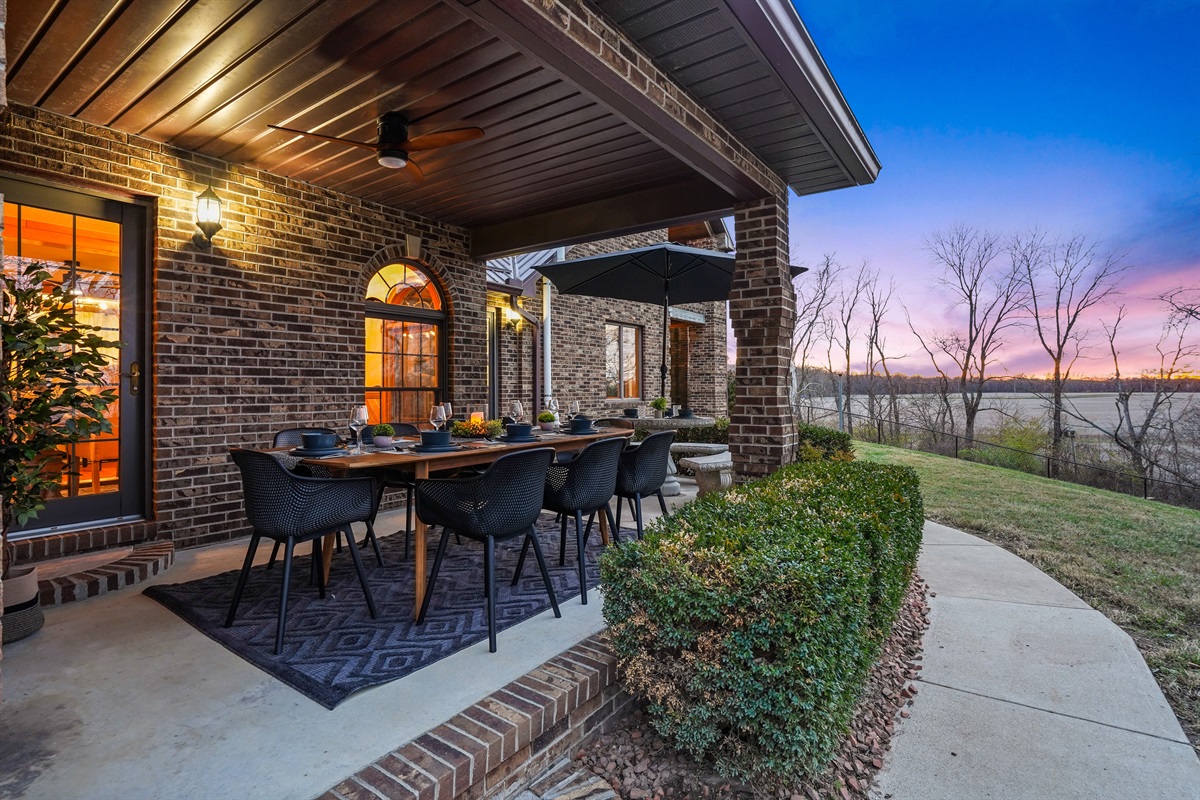 Dine al fresco in our shaded outdoor oasis, with seating for up to 14. Enjoy stunning sunset views surrounded by lush greenery. 🌅🍽️ #SunsetDining