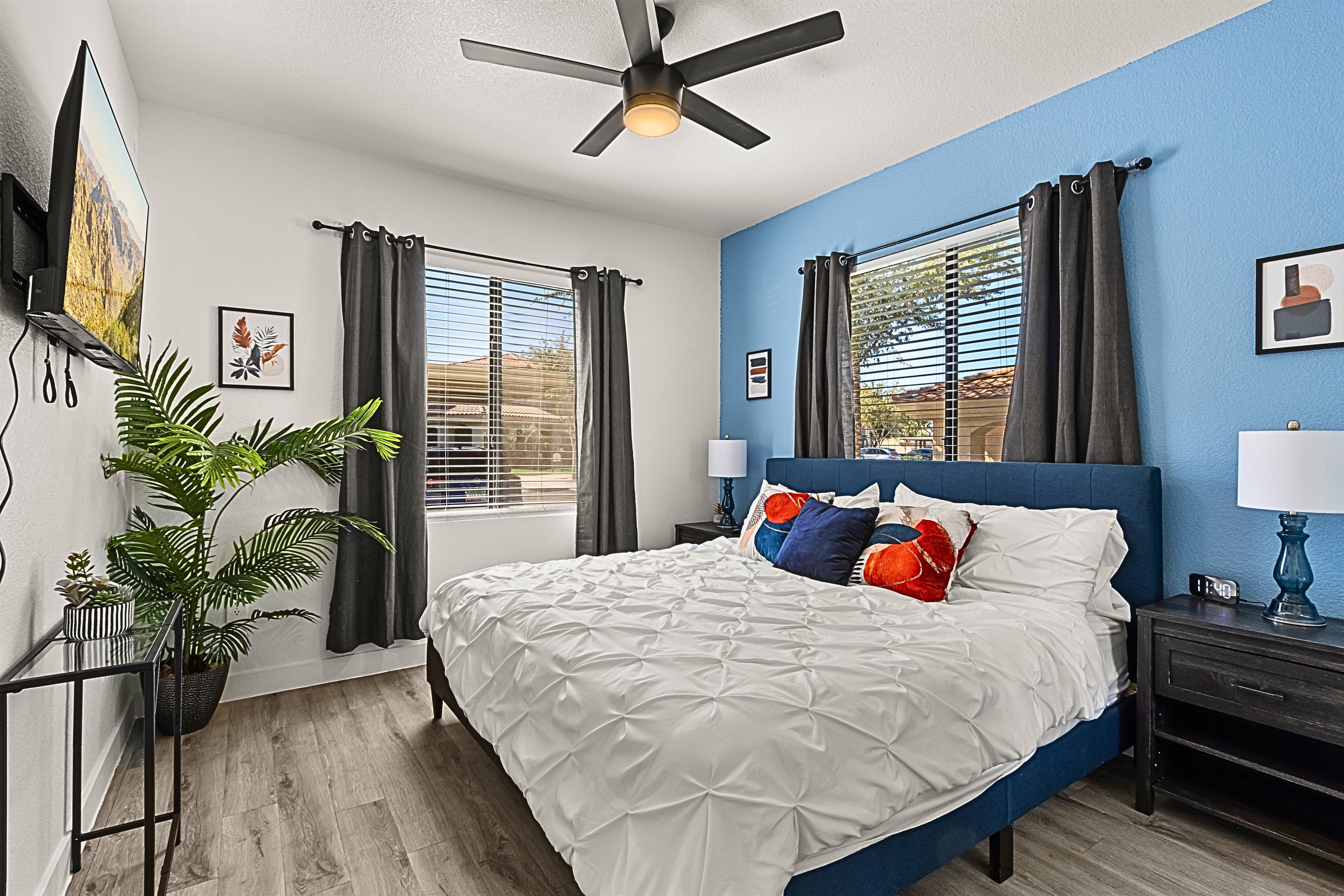 Relaxing Asu Stay | Pool, Gym & King Beds - Tempe, AZ