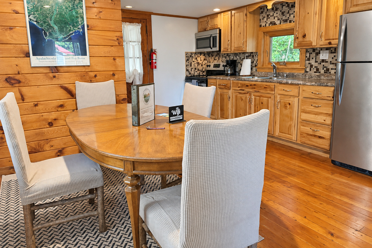Hatch's Roost eat in kitchen