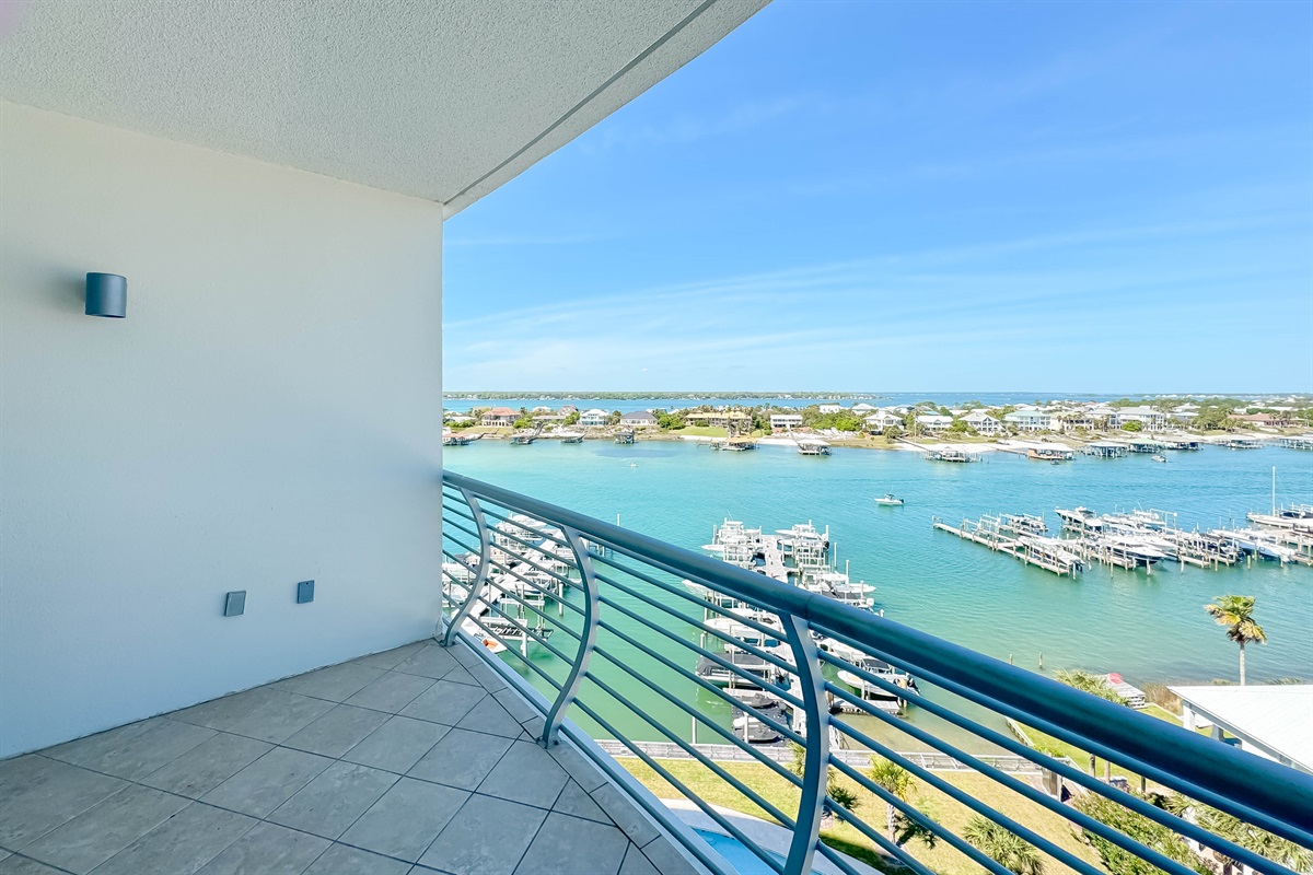 Discover the beauty of Ole River from this stunning balcony vantage point. Witness the vibrant coastal scenery and the tranquil waters of the bay.