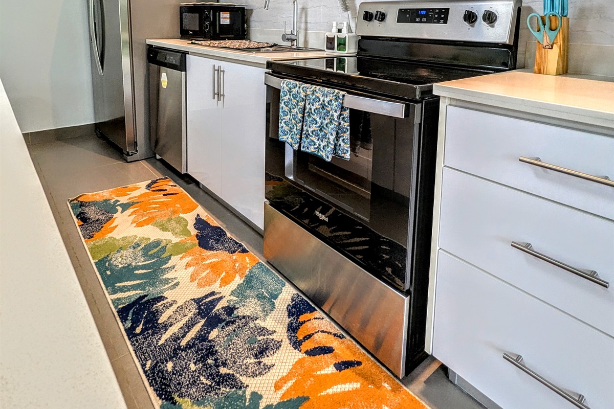 Fully equipped kitchen with brand new appliances