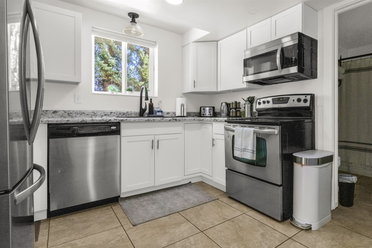 Bright kitchen with everything you'd need!