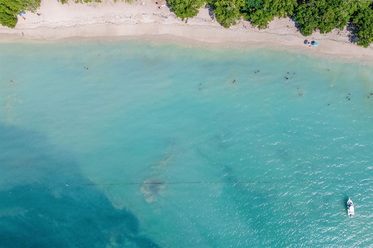 Beachfront Bliss: Discover stunning turquoise waters and soft sands just a 6 minutes walk from your door!