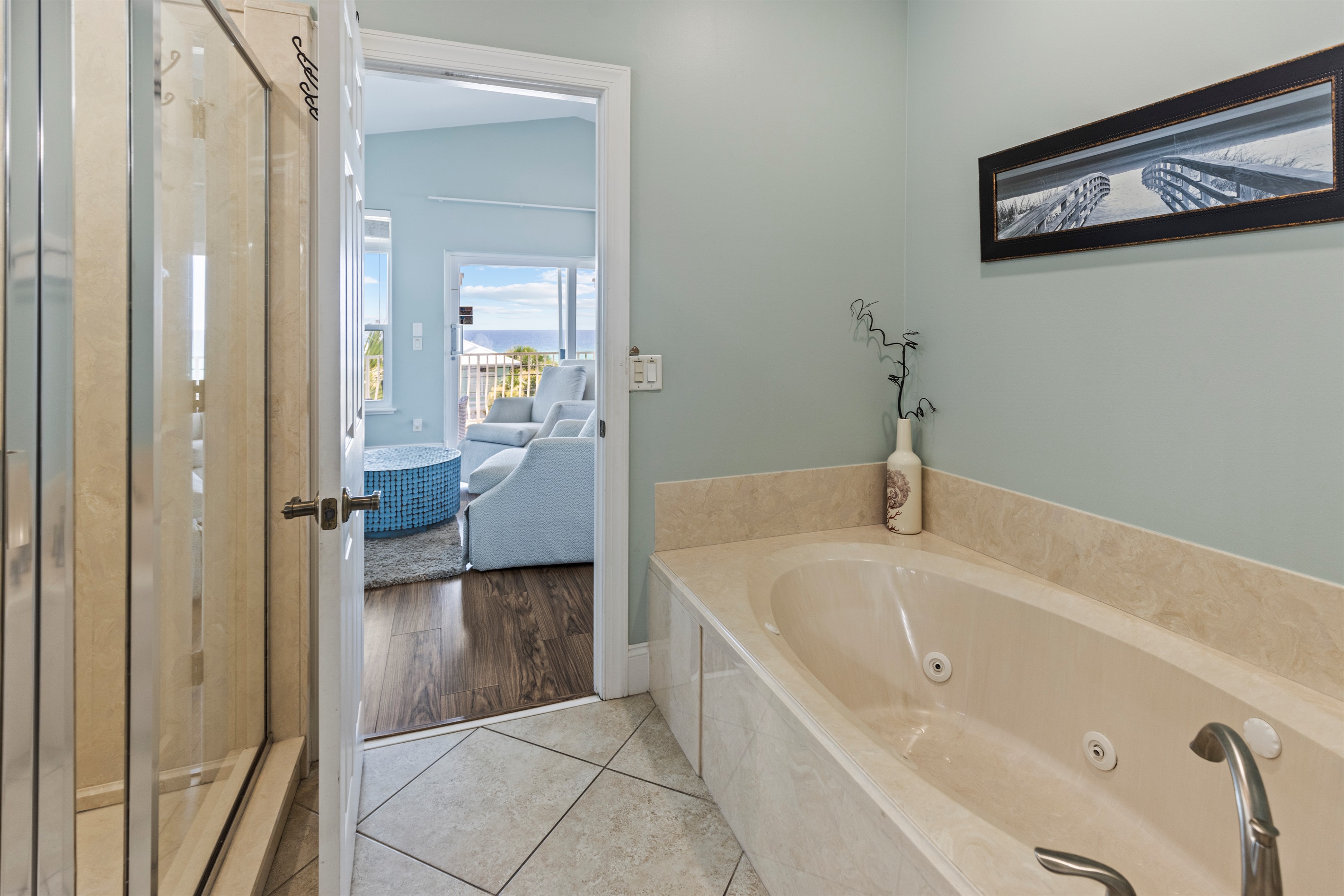 Master Bathroom (3rd Floor)