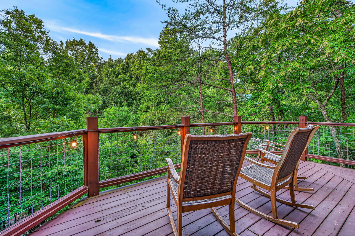 Start your mornings with fresh coffee and end your evenings soaking in total tranquility.
