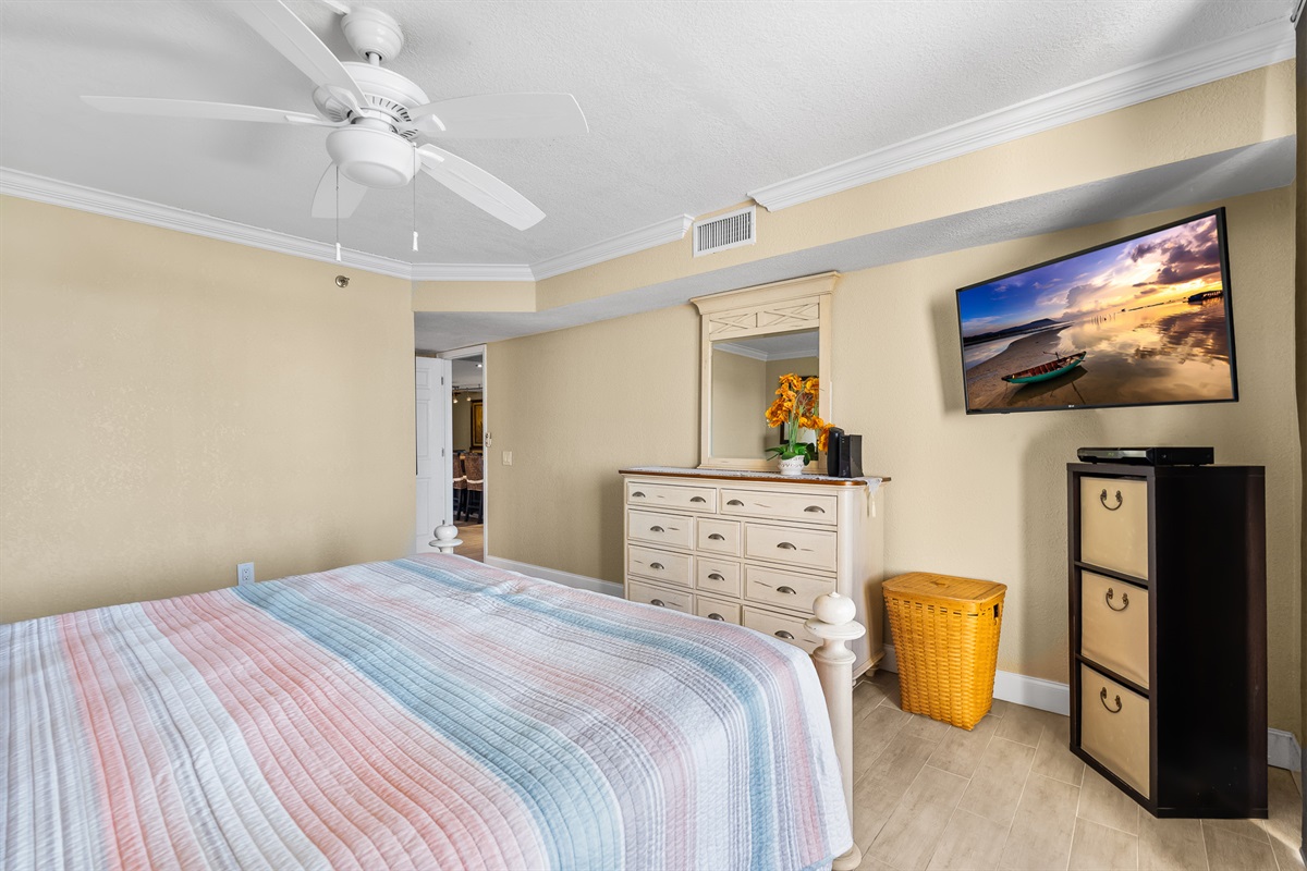 Primary Bedroom, King-sized bed