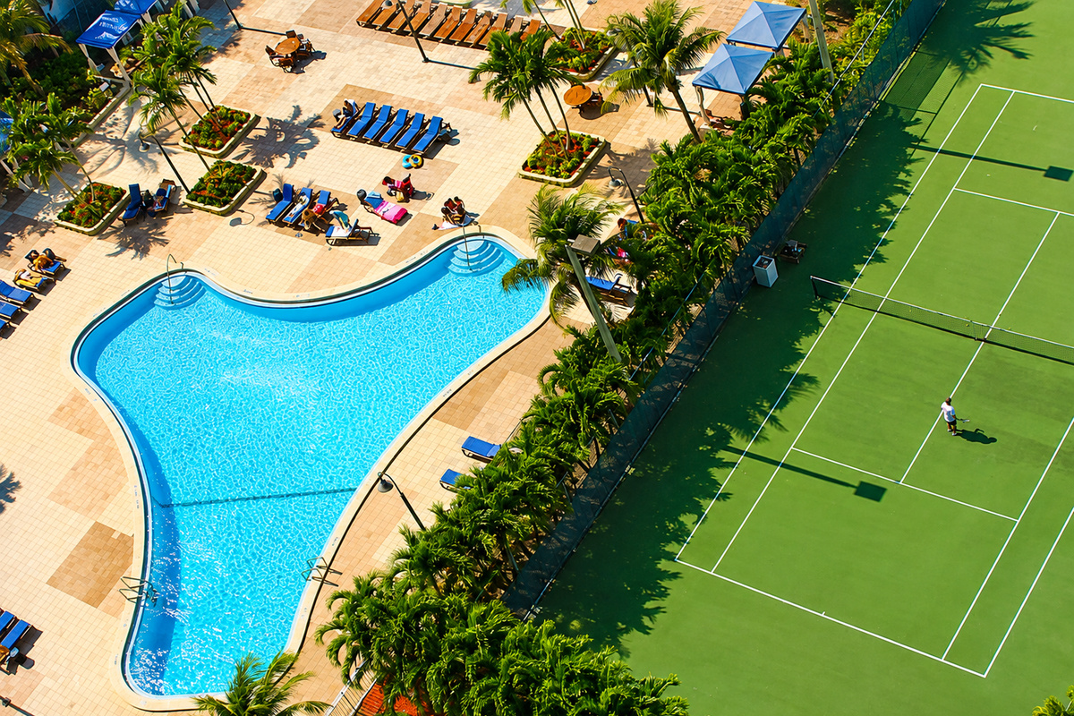 Heated swimming pool and tennis courts 