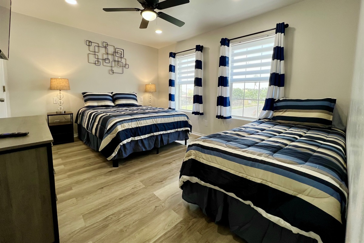 2nd bedroom - 1 queen and 1 twin bed (Smart TV!)