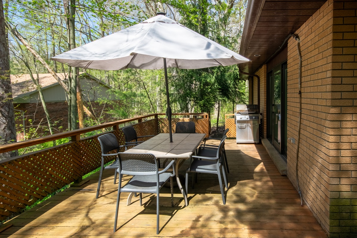 1e4e19da18c44eb4839e570b436ec09f Large