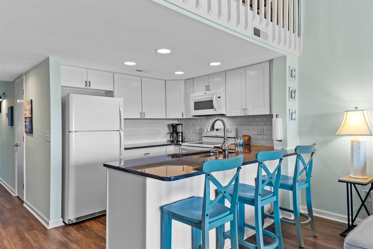 Dining options at the bar for entertaining