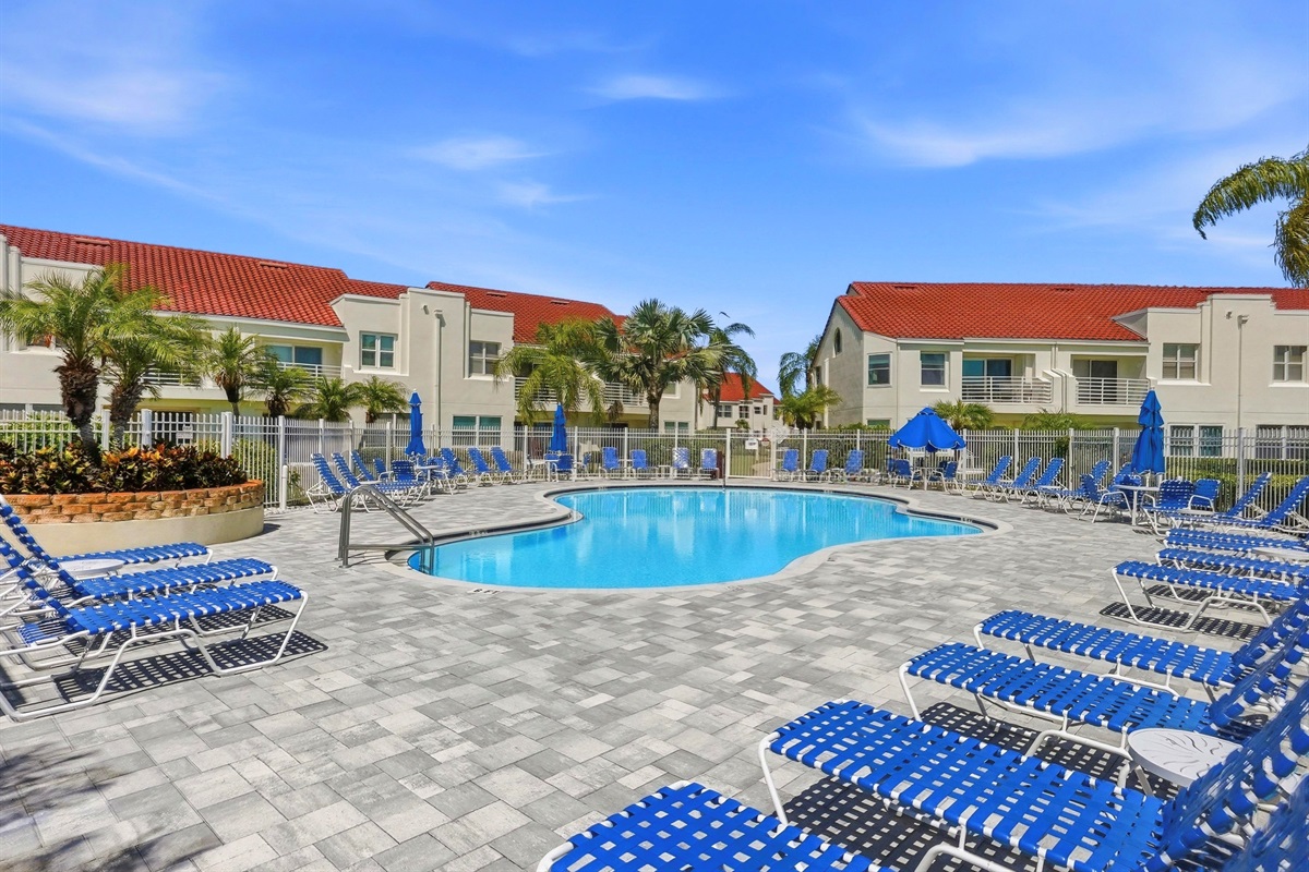 Enjoy access to the resort-style heated pool&mdash;surrounded by palm trees and lounge chairs, it&rsquo;s a guest favorite for sunbathing or a refreshing dip.