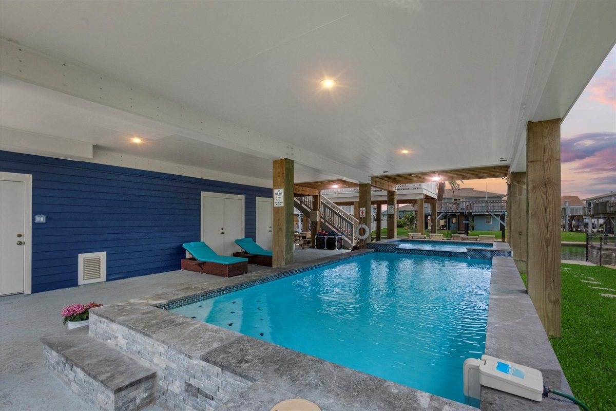 1e616602abf24bcaa4435c3219ac2a02 Large | Beachhouse | Texas | TX | Vacation Homes | Galveston | Crystal Beach | Kokomo | Breezy Days | Beachfront Elegance | Sunrise Serenity | Southern Sands Property Management, LLC