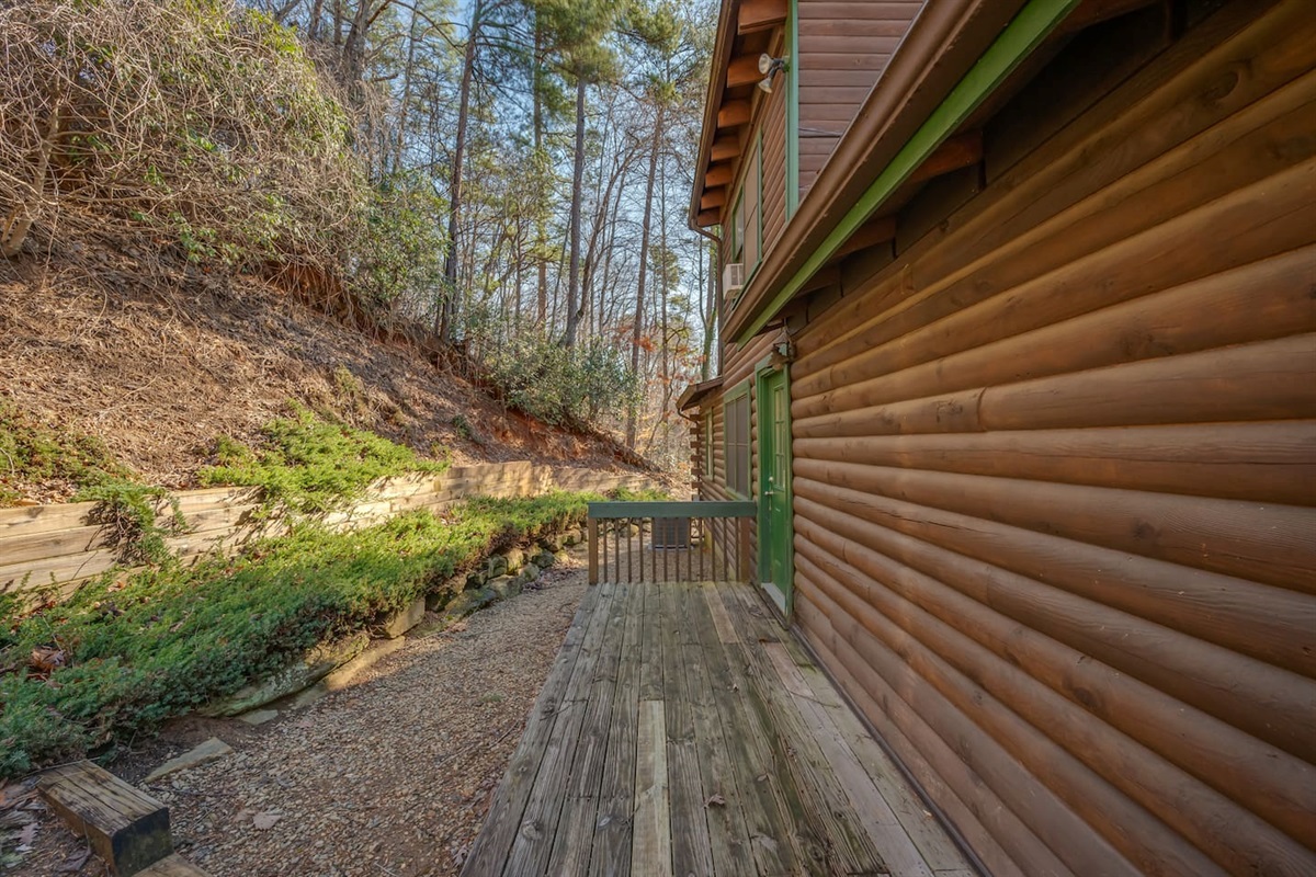 Main level deck walking down the main entrance to the cabin. 