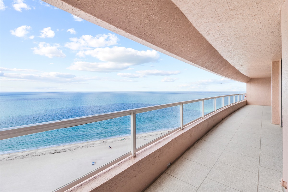 Enjoy the amazing views from the balcony of this penthouse unit!