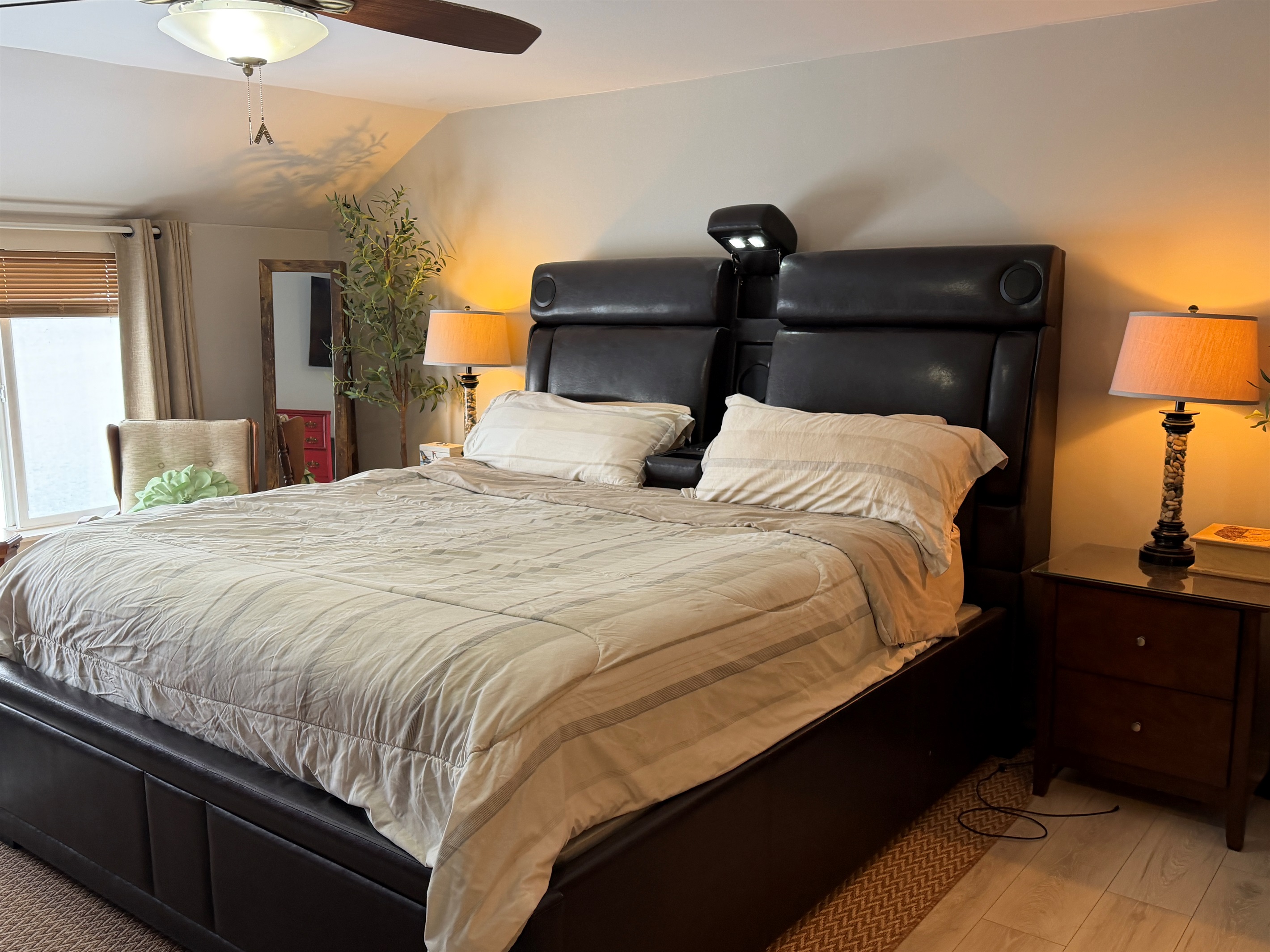 2nd floor King with lake views and ensuite