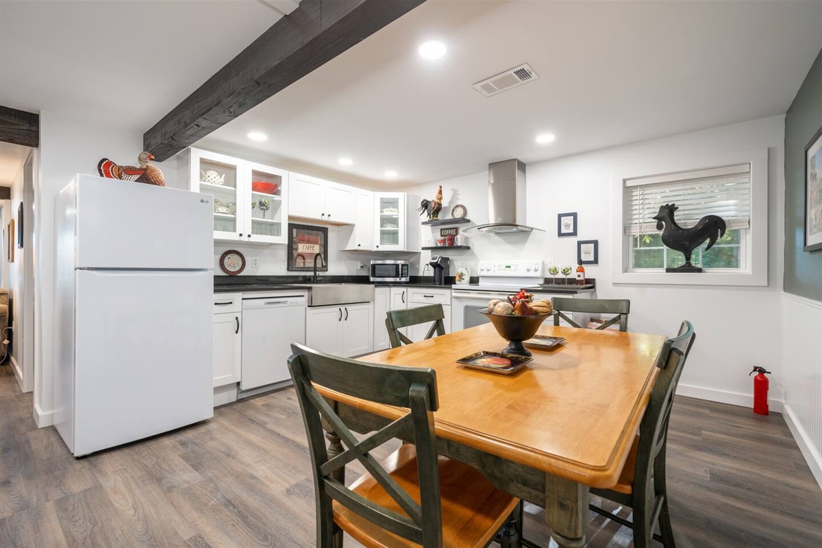 Country Farmhouse Kitchen fully equipped with dining table seats 4