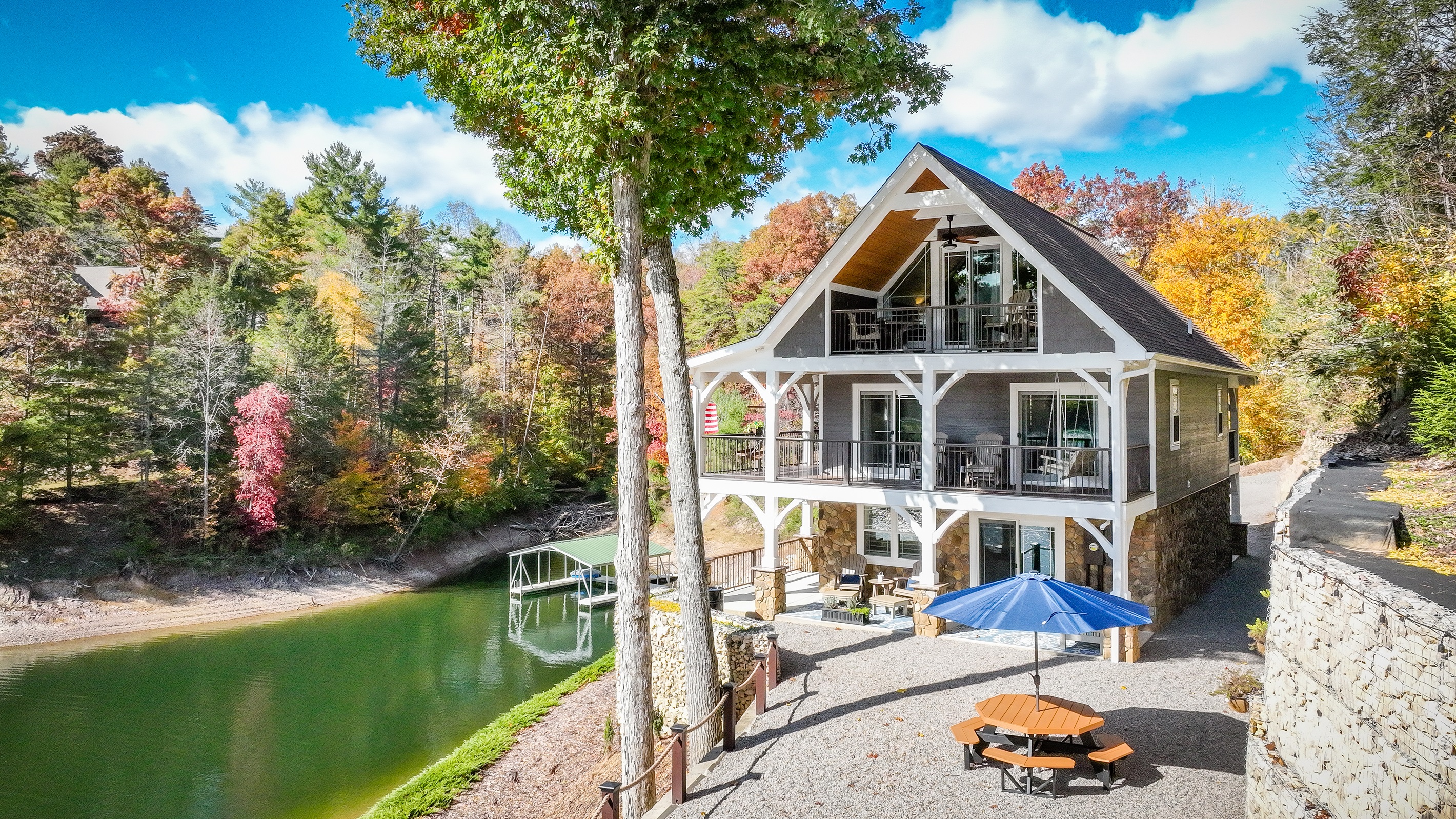 Back of Skipping Stones Getaway.