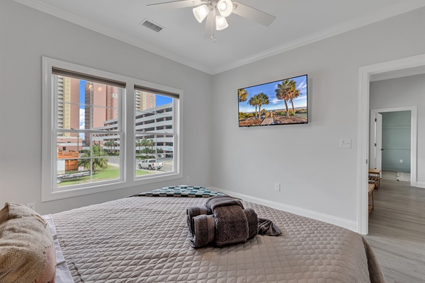 Discover comfort beyond compare in our Second Bedroom haven. Sink into the plushness of a King bed, indulge in the convenience of a Jack and Jill bath, and unwind with entertainment on a 55" Roku TV. Your retreat within a retreat awaits. 👑🛏️🚿📺 #SecondB