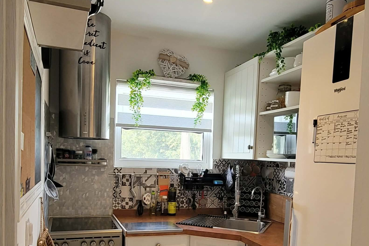 Fully equipped kitchen: large refrigerator, oven, stovetop, & microwave/convection/grill oven