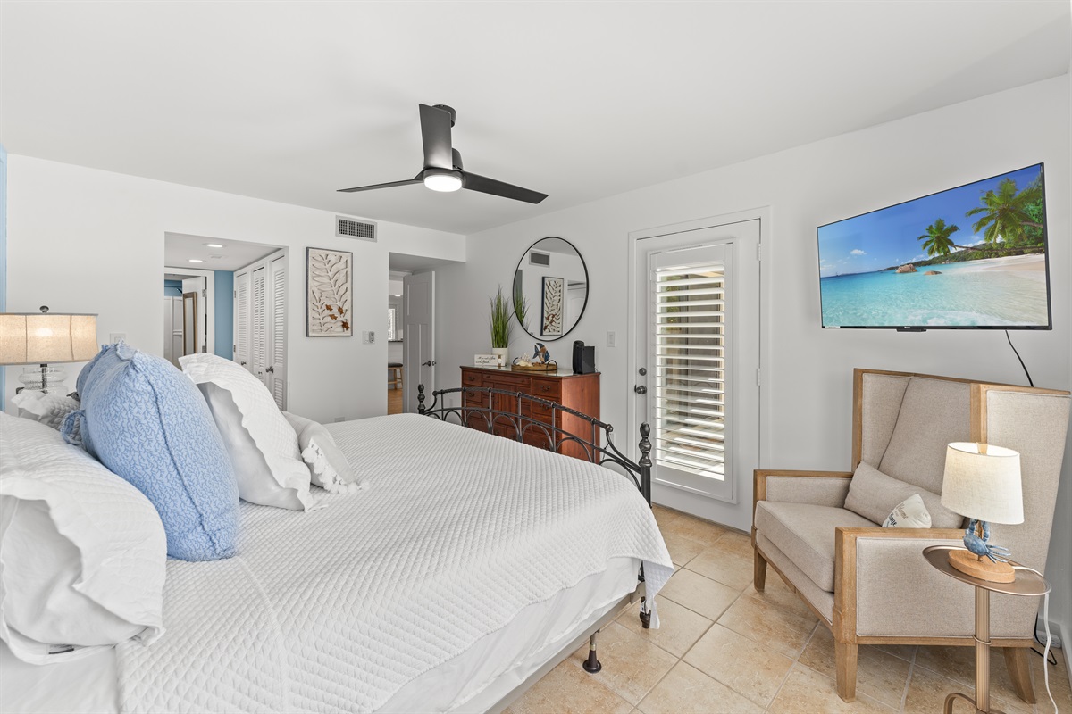 Beautiful Main Bedroom with King bed and ensuite