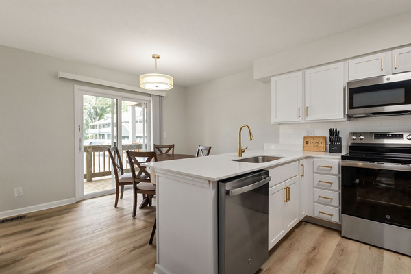 Stylish Notre Dame Haven | 2BR/2BA | Private Balcony + Parking, photo 17