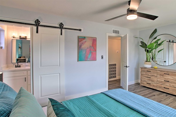 Primary Bedroom | En-Suite Bathroom