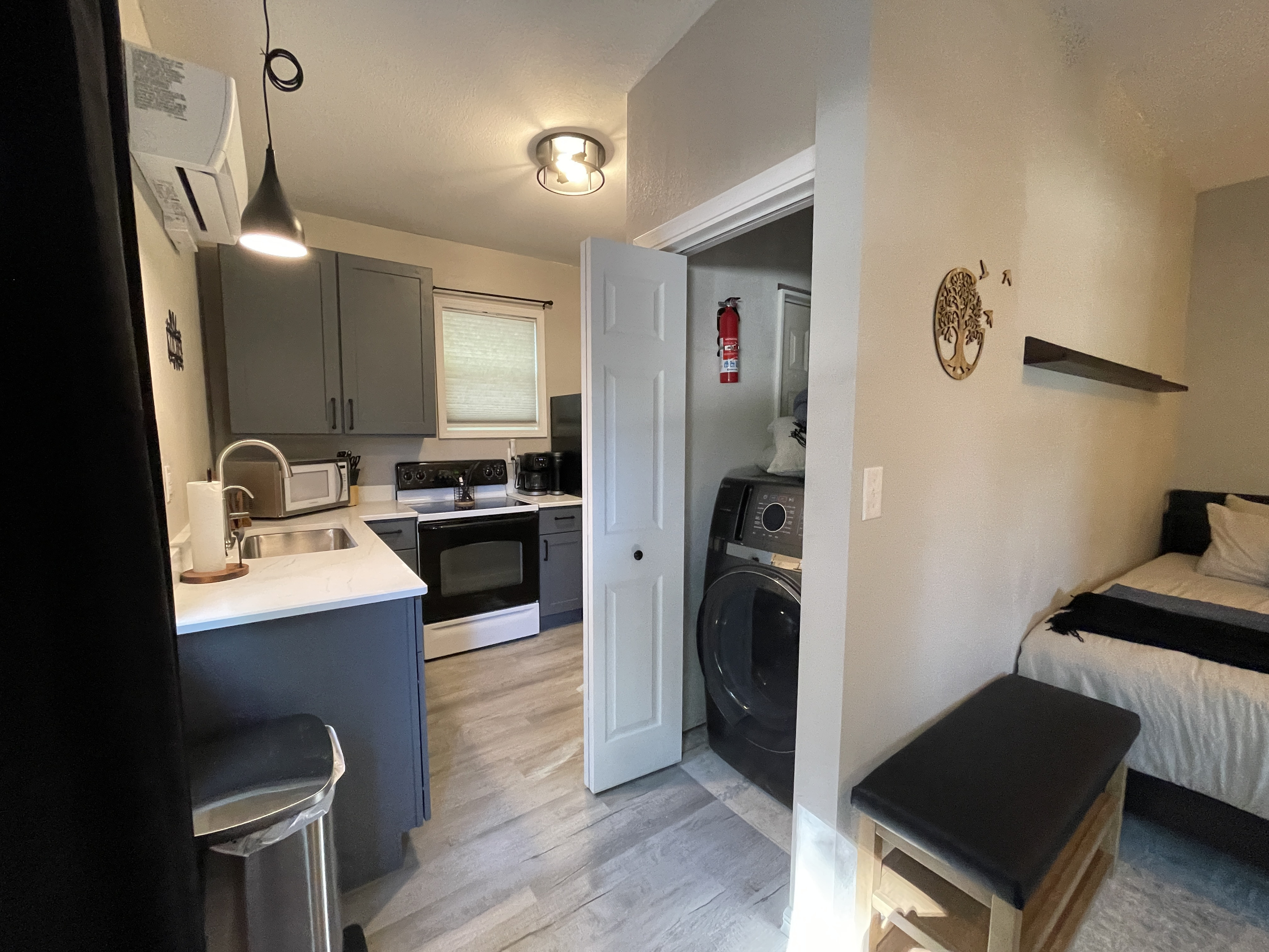 Laundry: Washer/Dryer Combo
