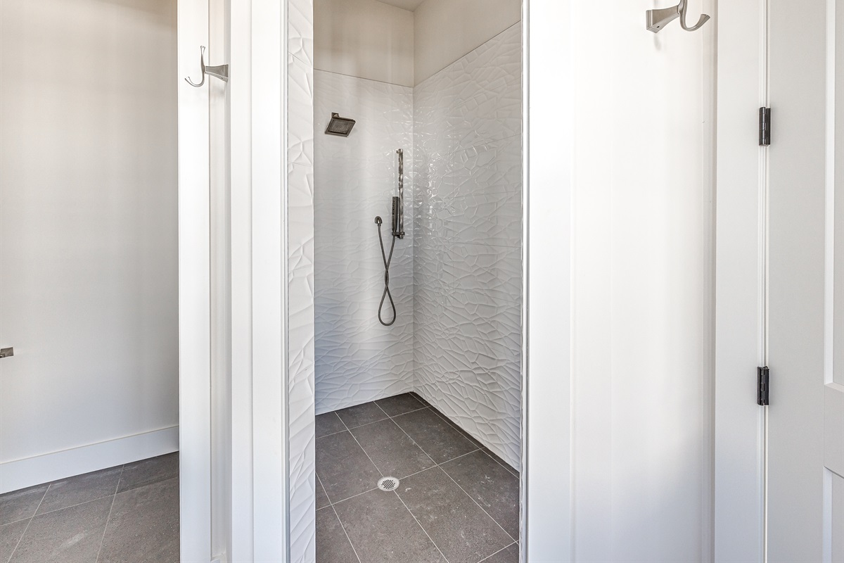Secondary Primary Bathroom