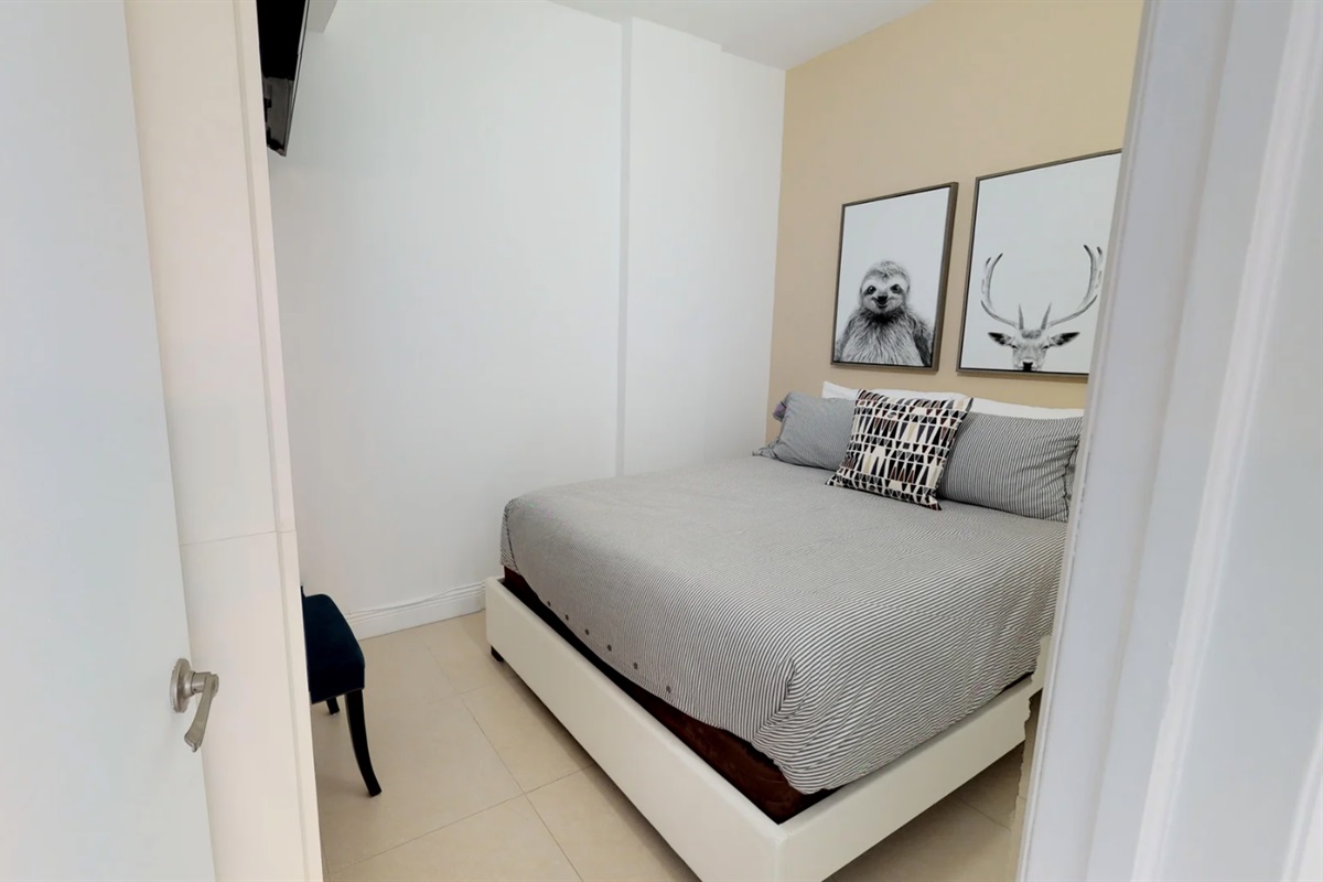 DEN with a queen bed size