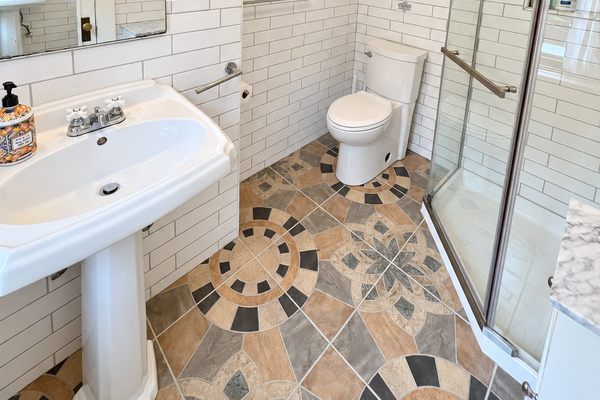 2nd floor - hallway bathroom with glass shower