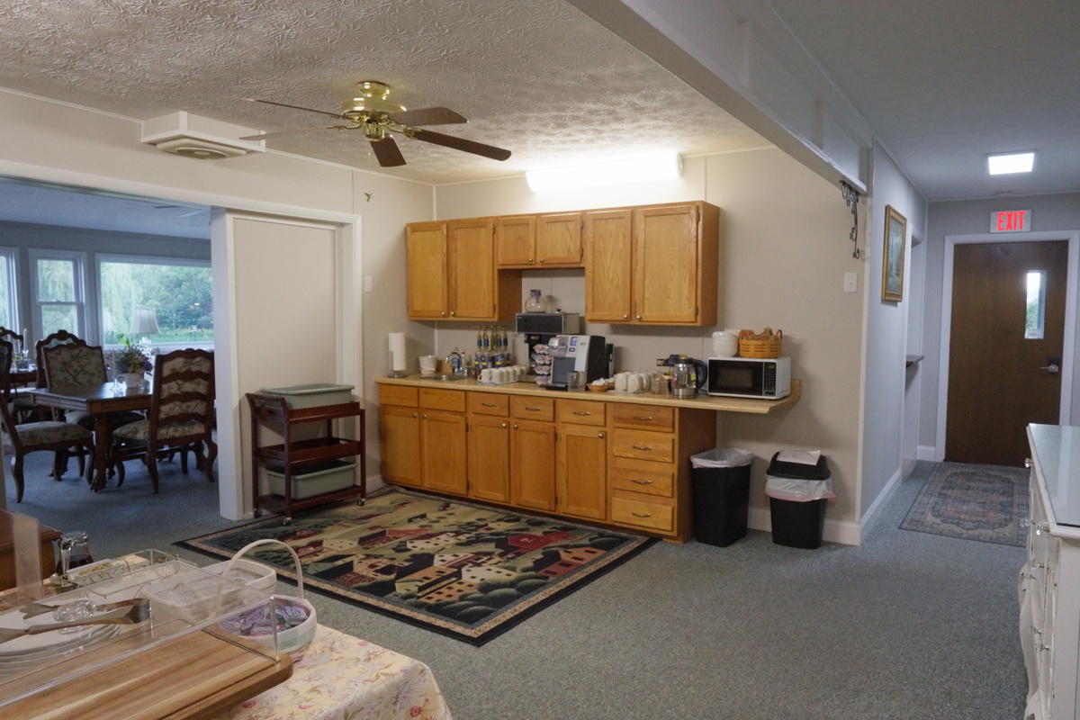 Kitchenette Area Near Lake Erie Attractions